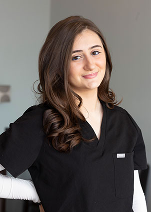 Dental assistant Xhunejda